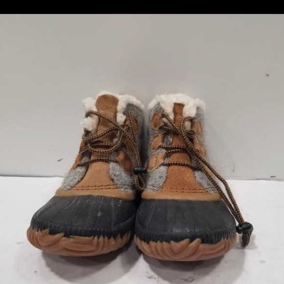 Sorel Out N About Plus Waterproof Duck Boots Size: 4 - Picture 3 of 7